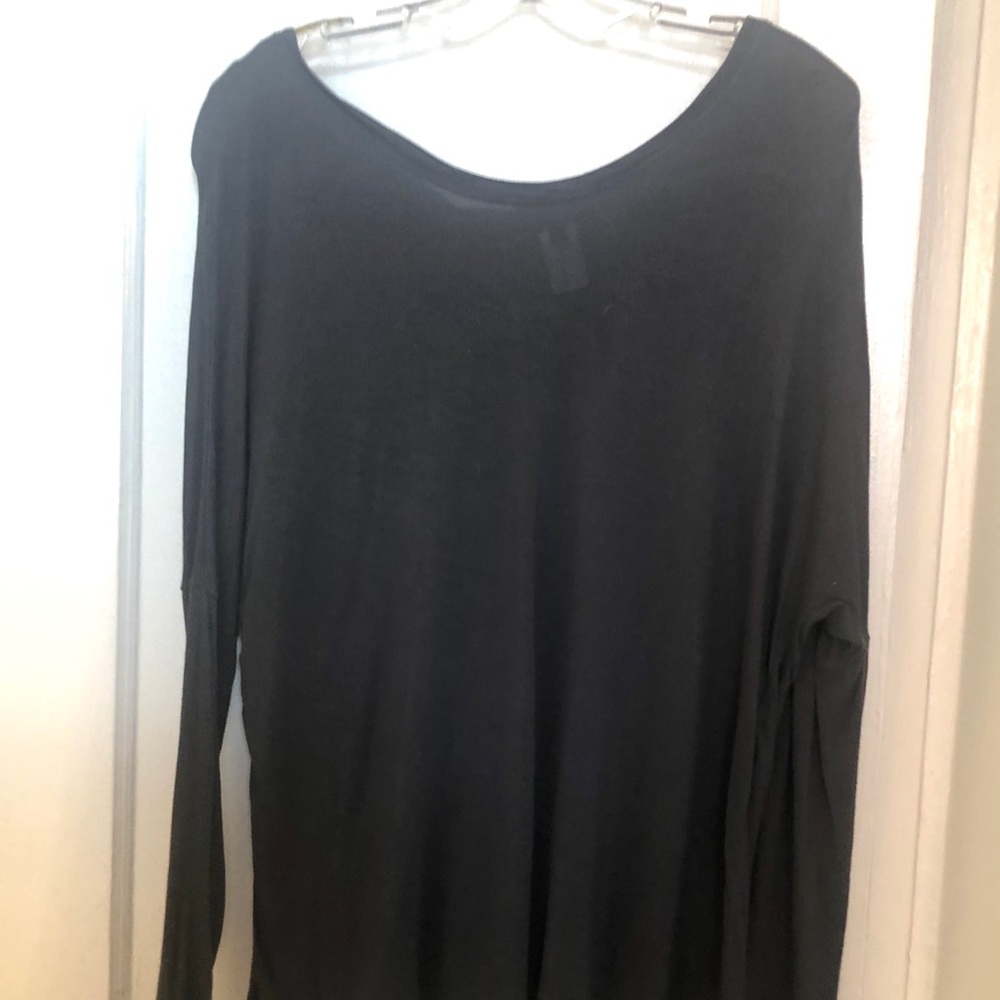 EUC basic top with full zipper on the back.